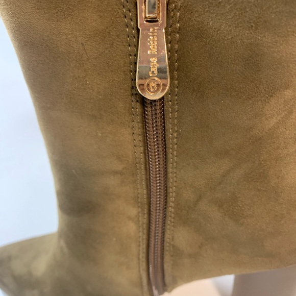 Brand new , never worn boots . Dont wear heels due to back issue . - Picture 2 of 5